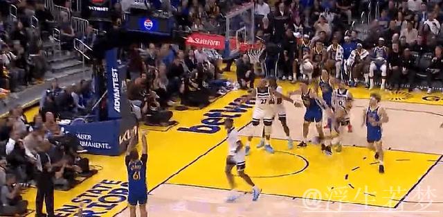 库里背传助攻底角斯潘塞三分失准，勇士遭遇得分荒近3分钟